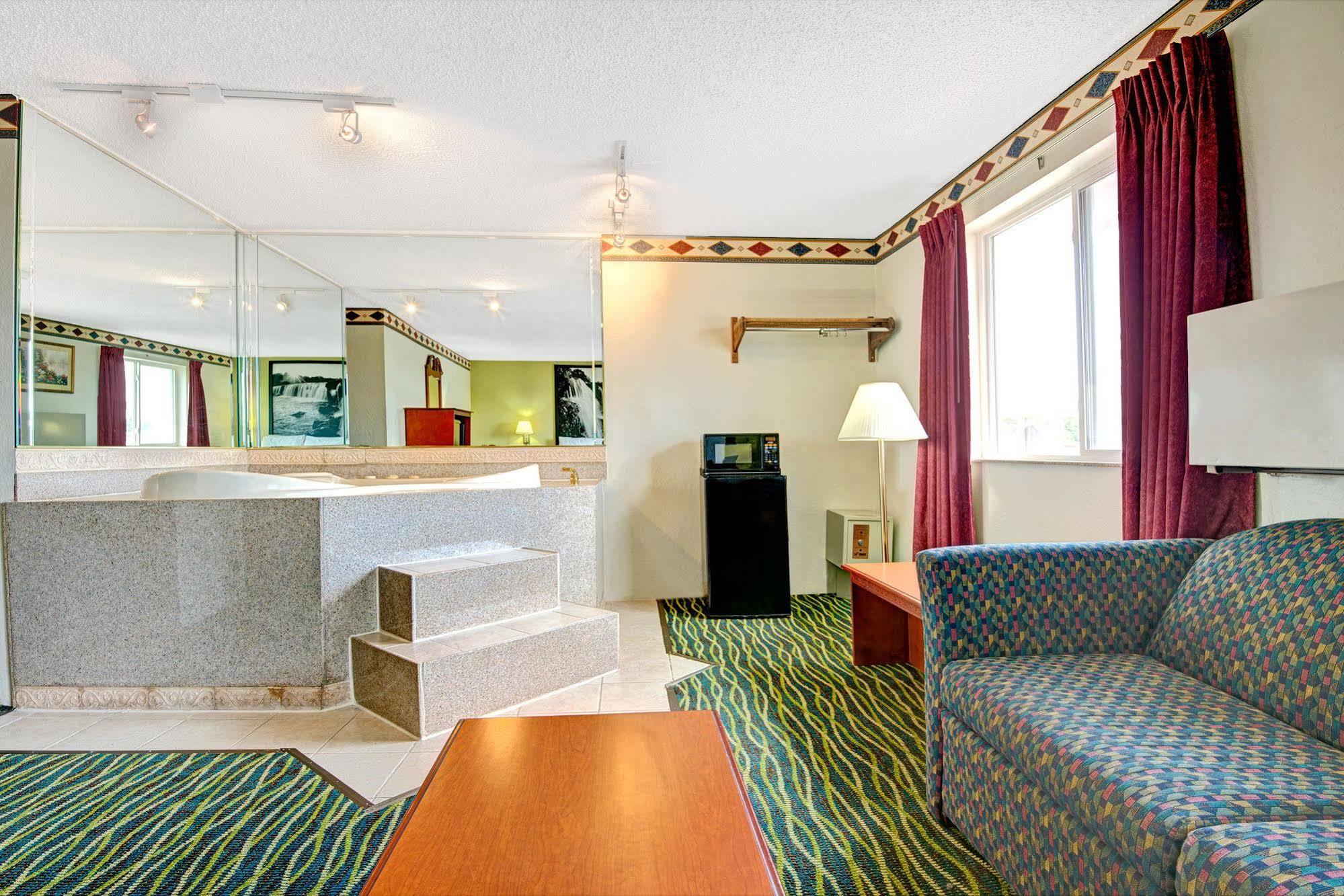 Super 8 By Wyndham Independence Kansas City Eksteriør billede