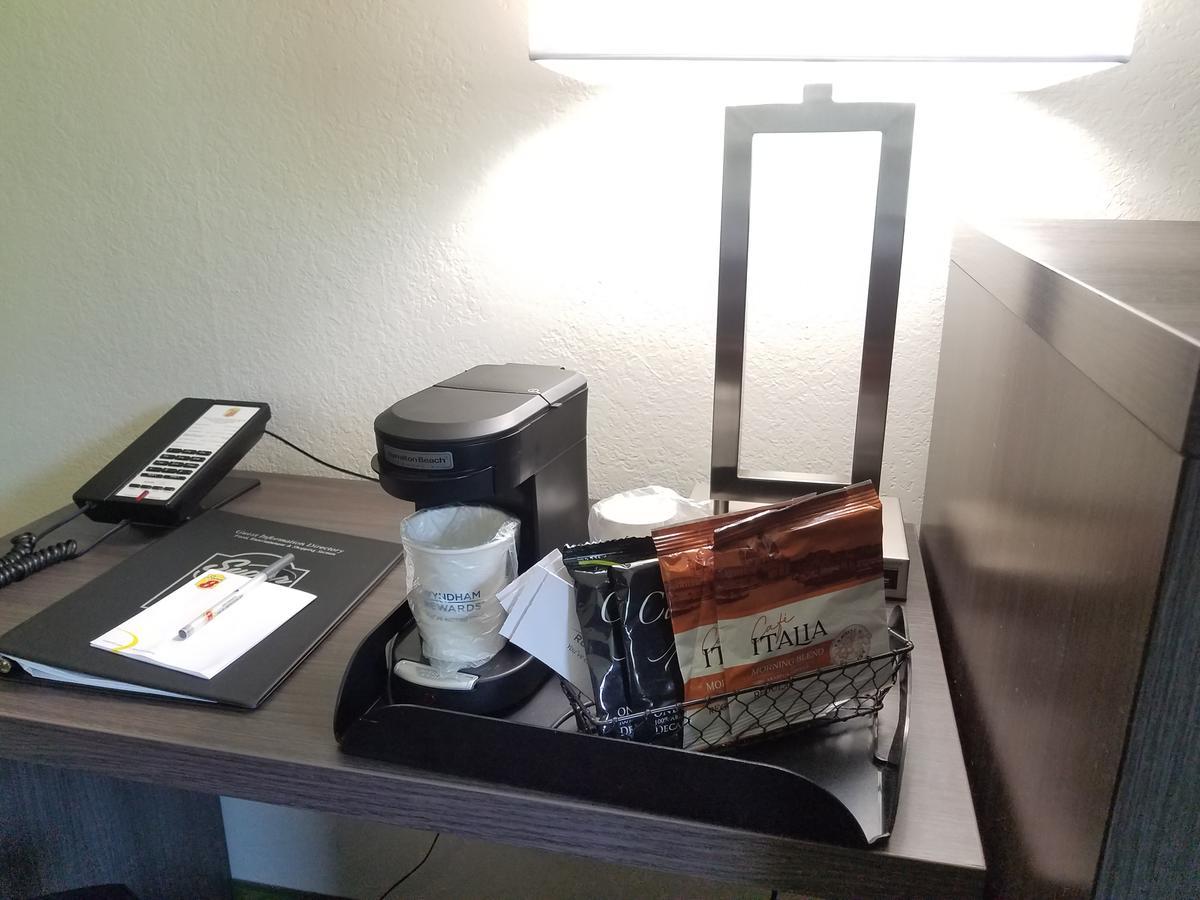 Super 8 By Wyndham Independence Kansas City Eksteriør billede