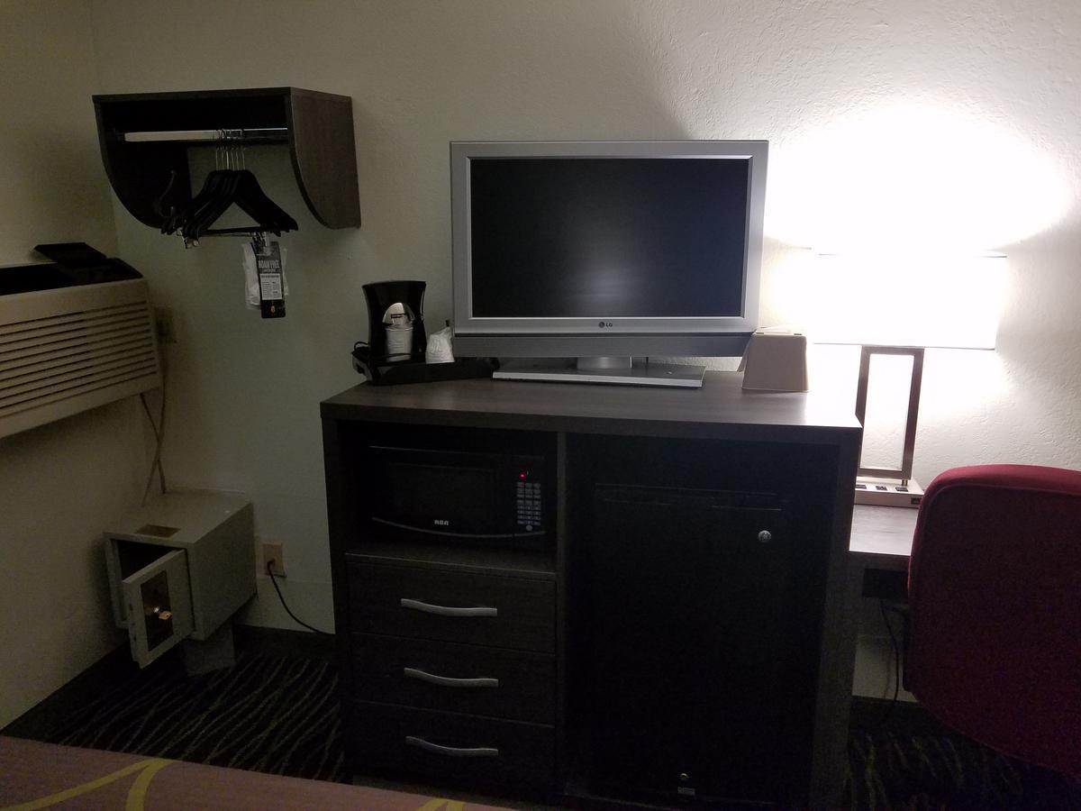 Super 8 By Wyndham Independence Kansas City Eksteriør billede